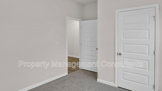 Building Photo - 319 Murphy Ln
