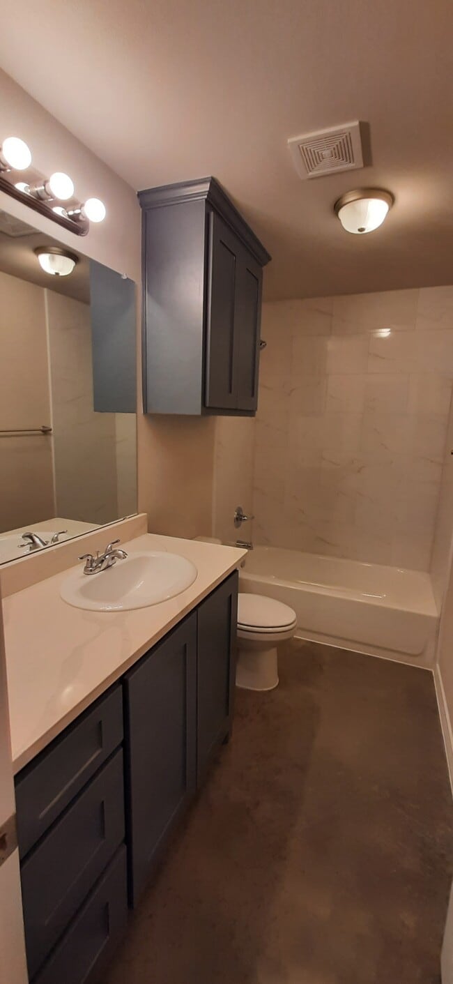 Building Photo - 110 Lollipop