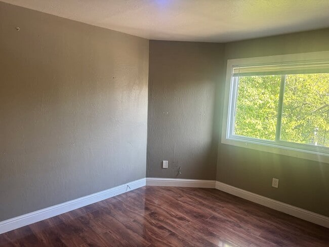 Building Photo - 2863 Helen St