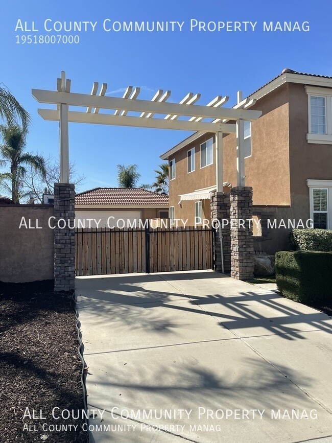 Building Photo - Single Family POOL Home in Murrieta!