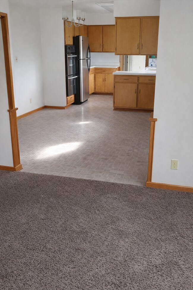 Sala de estar / Comedor - 27 Gardenia Dr