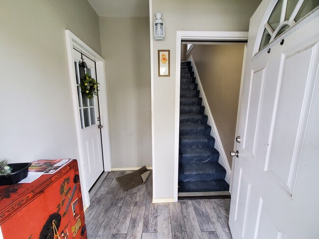 Entryway - 3833 California Ave House