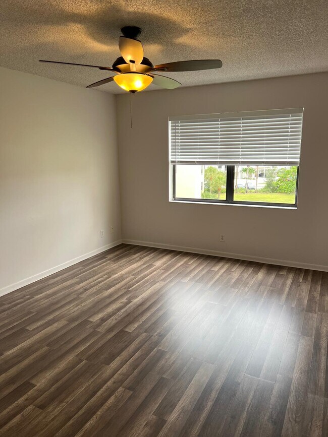 Foto del edificio - 9355 SW 8th St