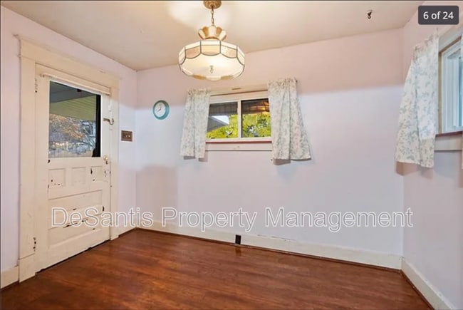 Building Photo - 1604 4th Ave