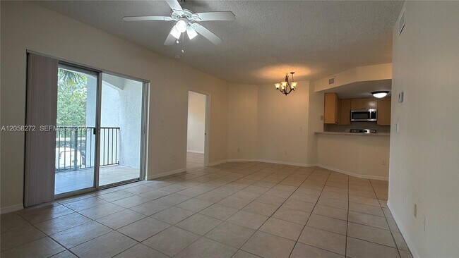 Building Photo - 5016 Lantana Rd