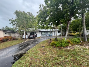 Building Photo - 1430 NE 56th Ct