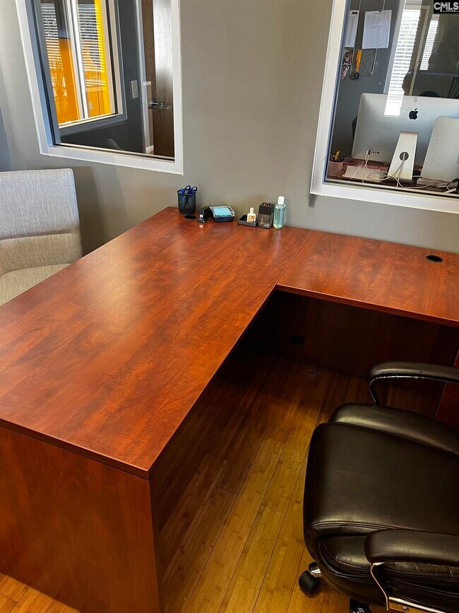 Foto del edificio - 8311 Two Notch Rd