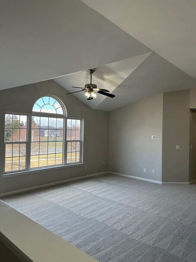 Building Photo - 27319 Hidden Oaks Dr