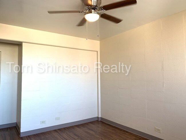 Building Photo - Ground floor one bed on Liliha Street!