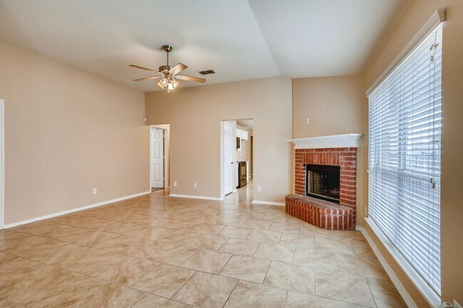 Building Photo - Charming one story home!