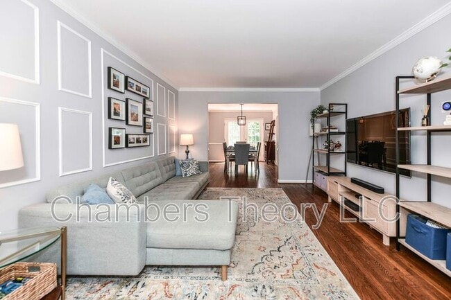 Building Photo - 2107 Golf Course Dr