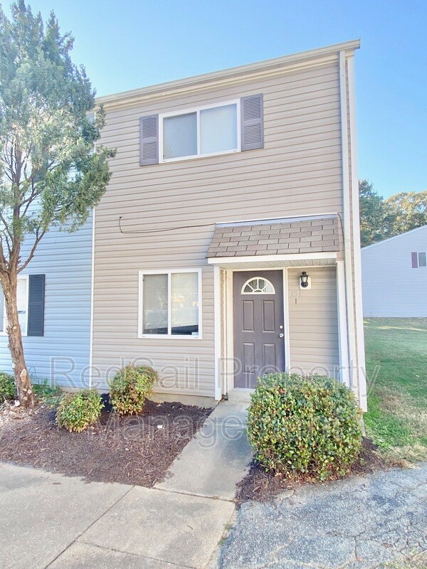 Foto del edificio - 151 Jenness Ln