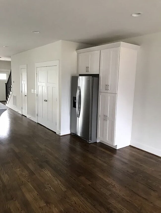 Building Photo - Coming Soon! Nice townhome in convenient East Nashville location!