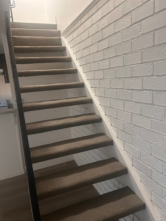 Building Photo - 4070 Weymouth Ln