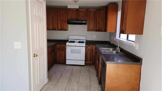 Building Photo - 2357 Landings Ct