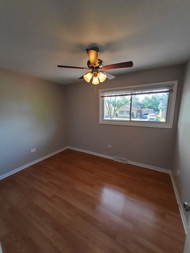 Foto del edificio - Nicely updated 3 bedroom brick Tri-level home