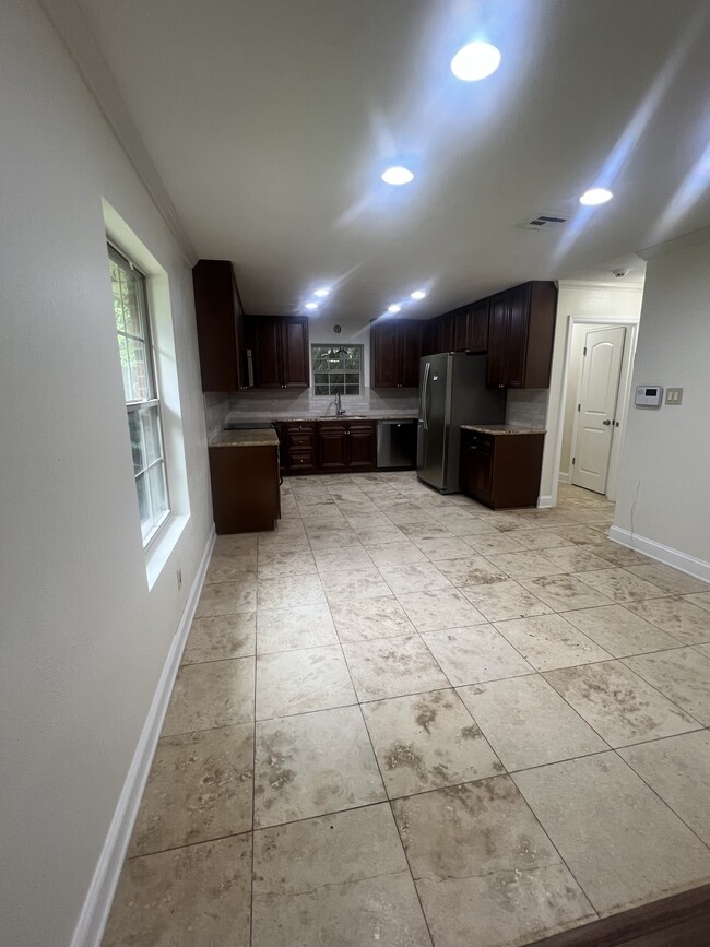 Building Photo - 403 Yvette Marie Dr