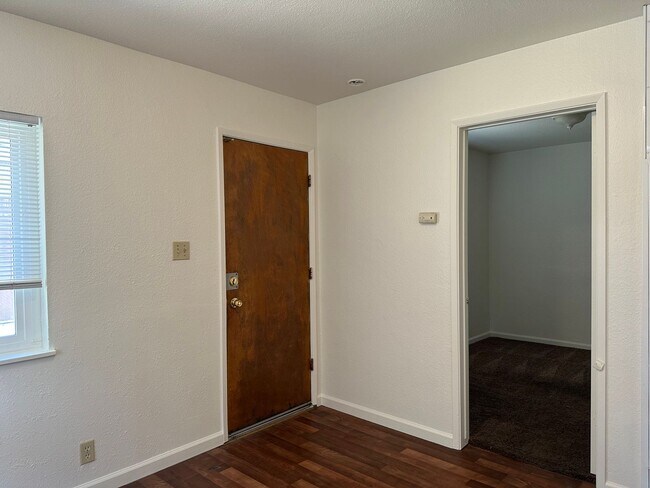 Building Photo - 510 S. Thornburg St.