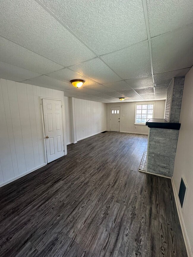 Foto del edificio - 1047 W Poplar St