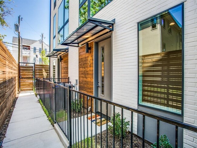 Building Photo - 4419 Cabell Dr
