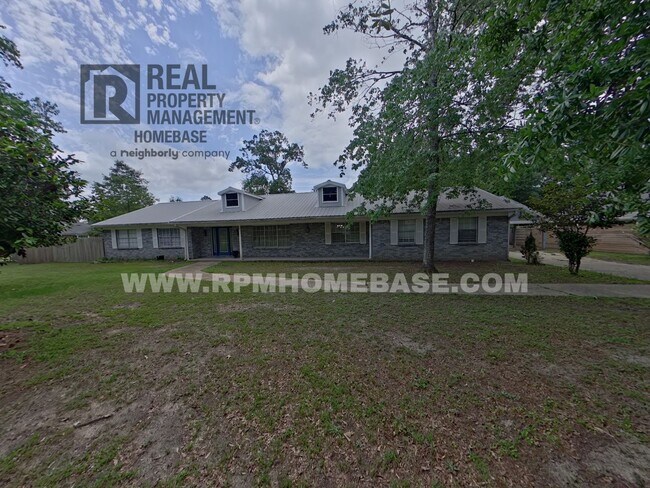 Building Photo - Spacious 4-Bedroom Home with Solar Panels ...