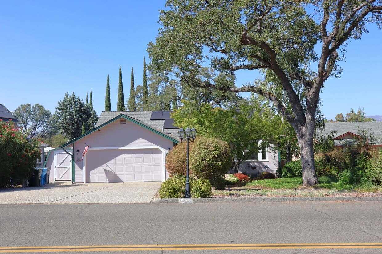 Primary Photo - Oroville-Furnished-Turnkey-3 bedroom 2 bath home, hot tub, gazebo, landscaped yard, solar