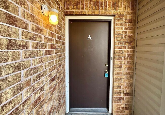 Building Photo - 336 Chalmette Dr
