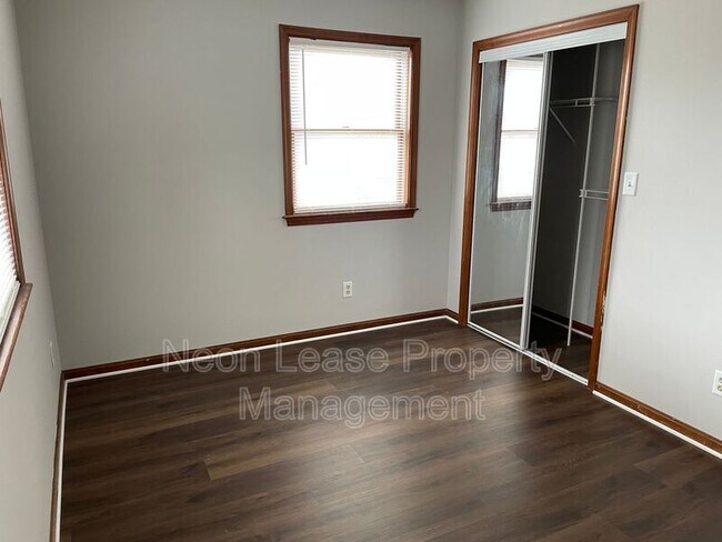 Building Photo - 109 Marshall St