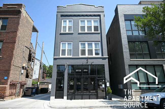 Foto del edificio - 2246 W Armitage Ave