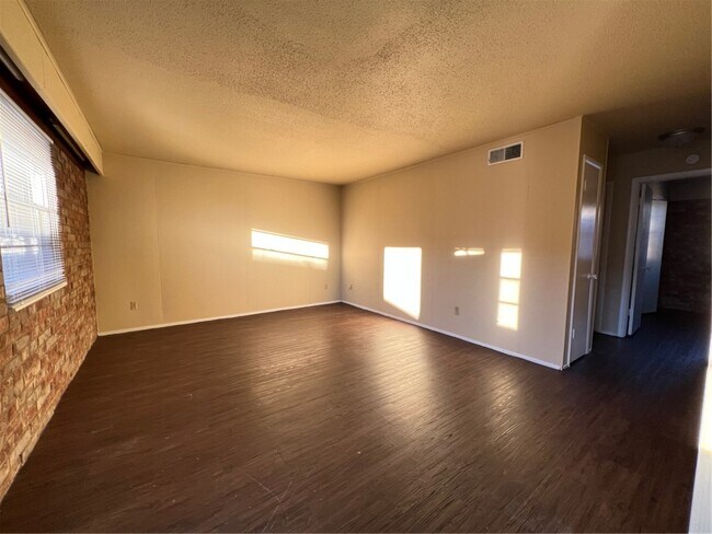 Foto del edificio - 2006 Theodore Dr