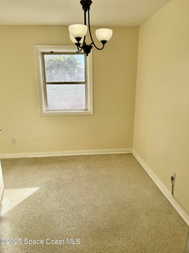 Building Photo - 931 Palm Springs Blvd