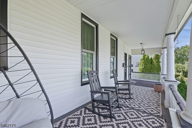 Building Photo - 35 Rossmore Pl