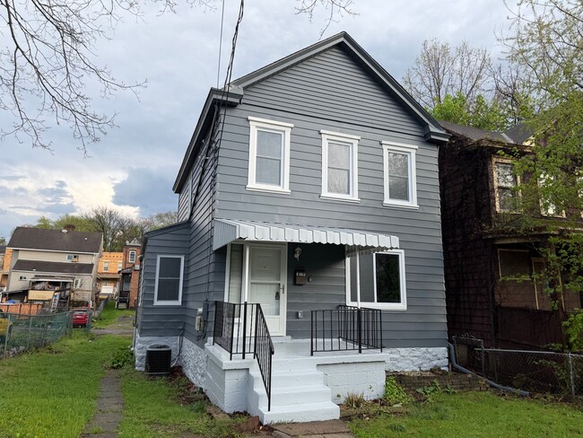 Building Photo - 1115 Fairdale St