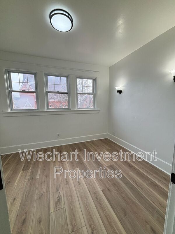 Building Photo - 201 S Blackhoof St