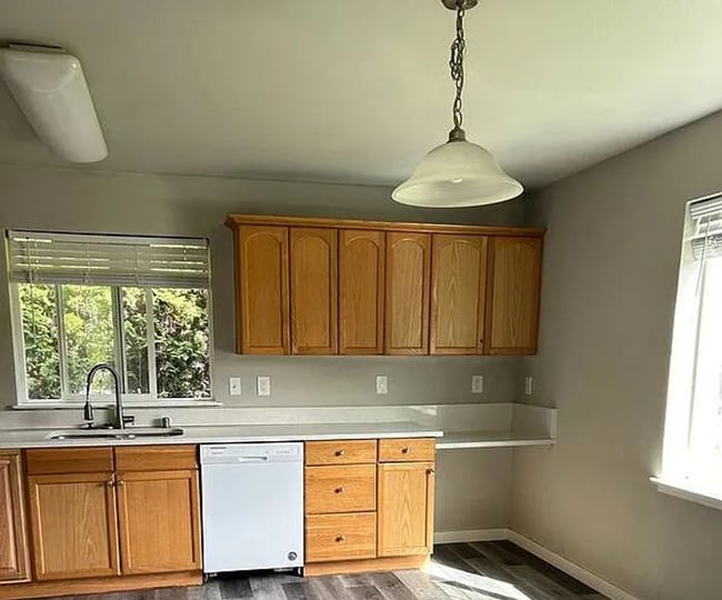 Building Photo - 702 E Street