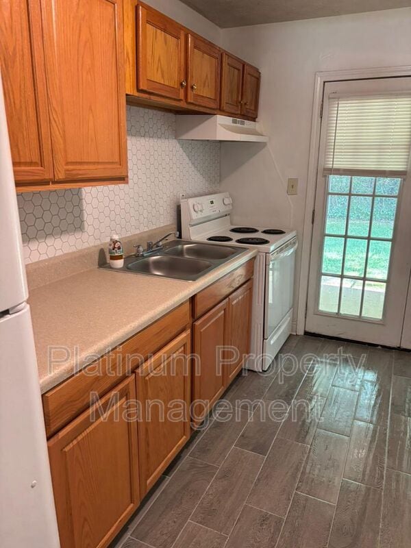 Building Photo - 543 Springwood Dr