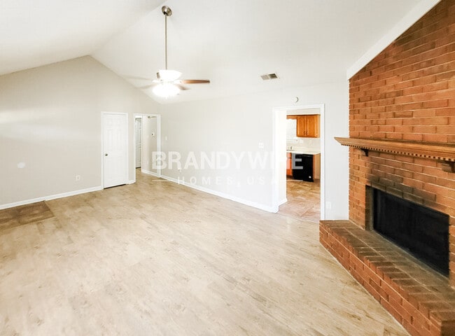 Building Photo - 4702 Crestfield Rd
