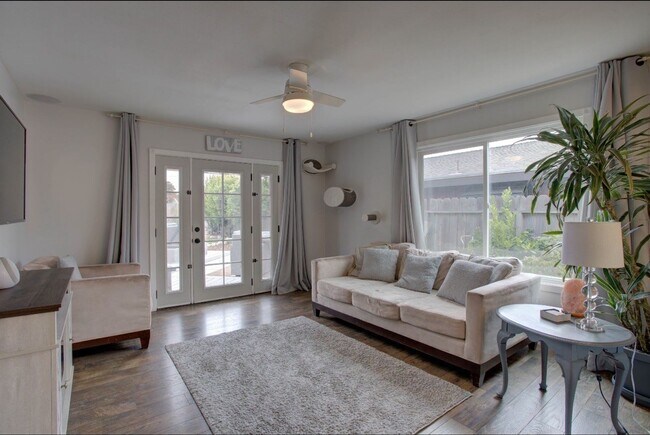 Foto del edificio - Charming 3 Bedroom 2 Bath House