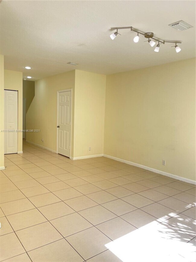 Building Photo - 1283 NW 27th Ave  1283 Pompano Beach Fl 33069