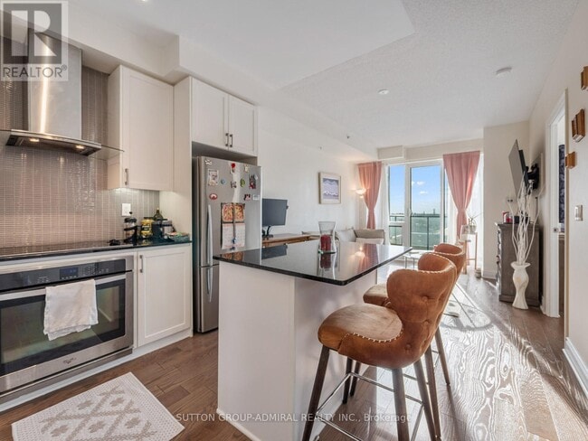 Building Photo - 9088 Yonge St