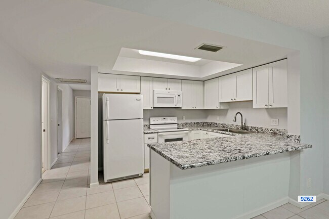 Building Photo - 9262 Green Meadows Way