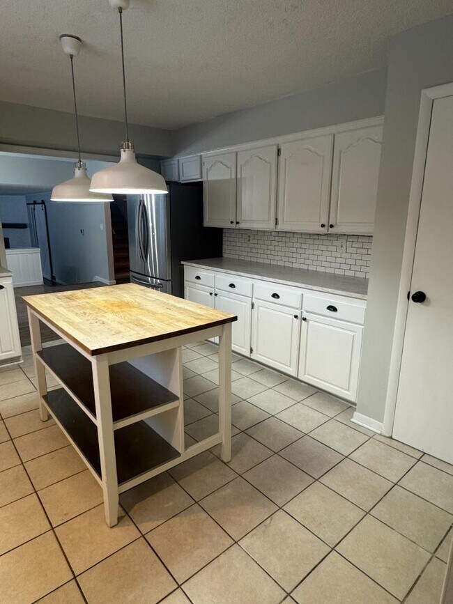 Building Photo - 1519 Trebor Rd