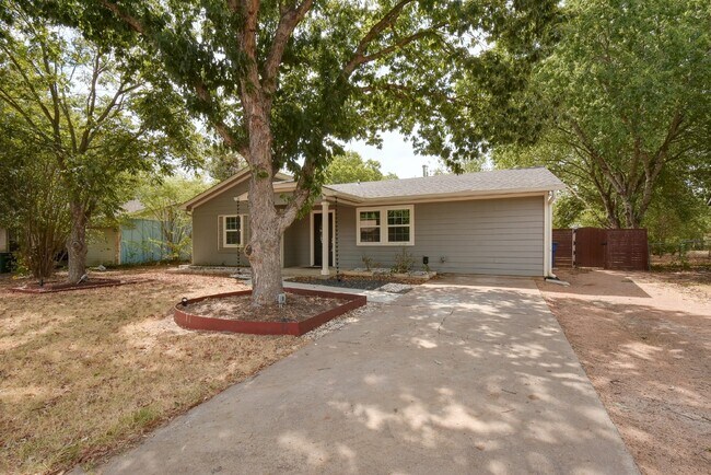 Building Photo - 5001 Canella Dr