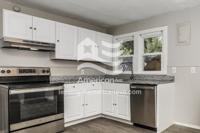 Building Photo - 609 W 33rd St