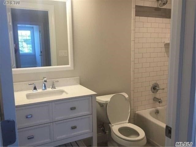 Foto del edificio - 255 Deer Park Ave