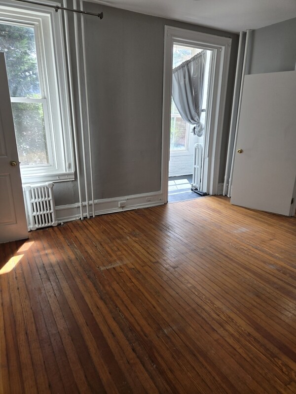 Foto del edificio - 516 W Queen Ln