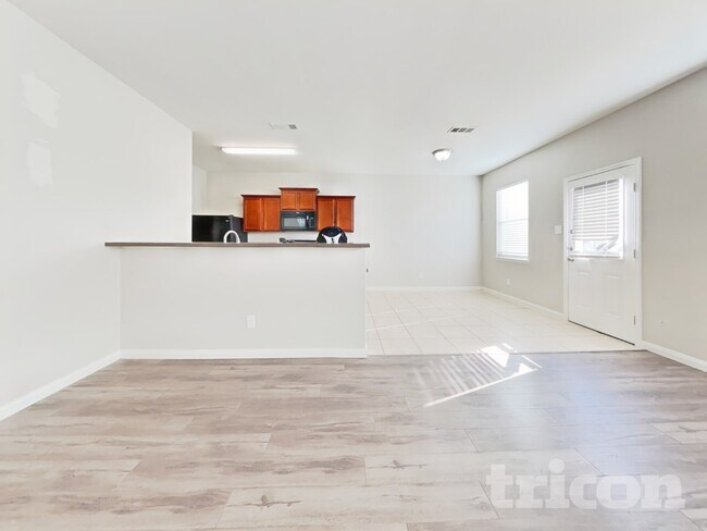Foto del edificio - 4821 Cedar Springs Dr