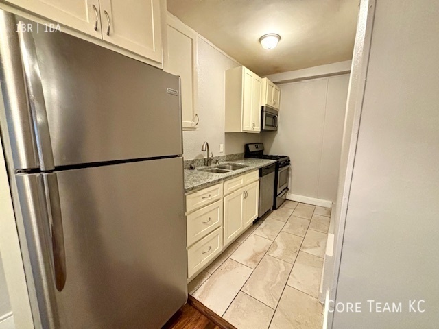 Building Photo - 1 Bedroom in West Plaza