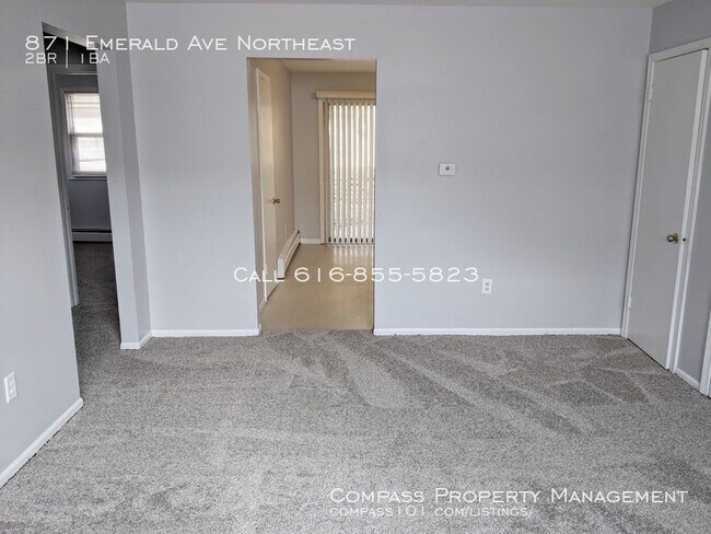 Building Photo - 871 Emerald Ave NE