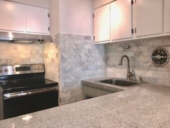 Foto del edificio - 526 W Roscoe St